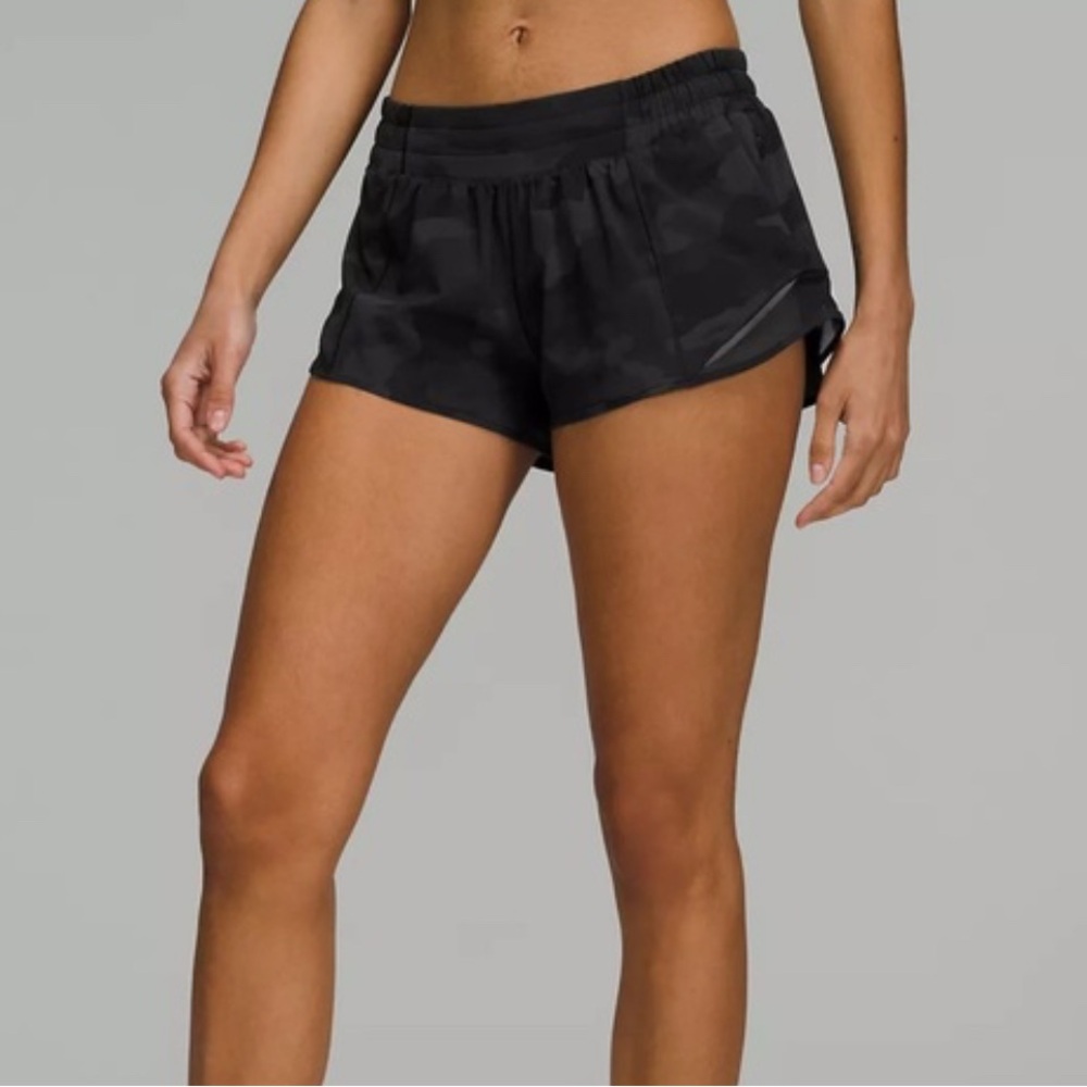 Lululemon Hotty Hot 2.5” camo short